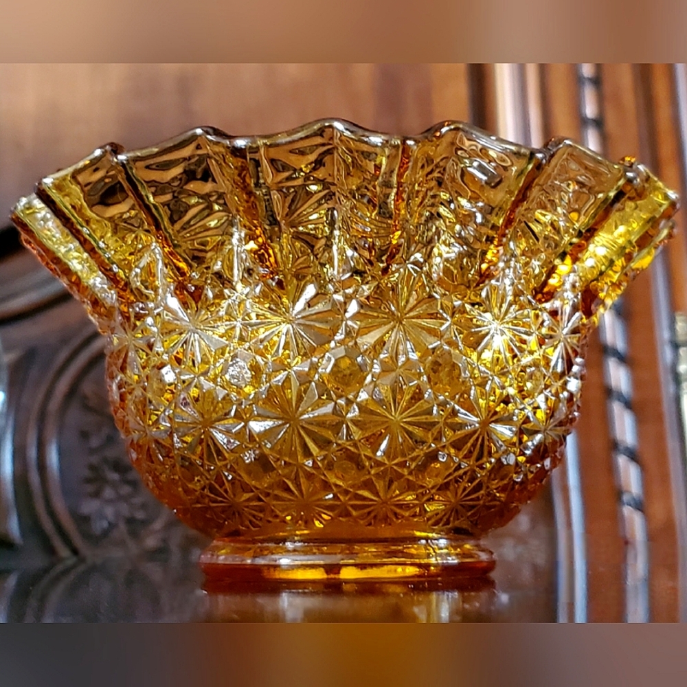 Vntg "Daisy and Button" Amber 6" Bowl by L.E. Smith Glass